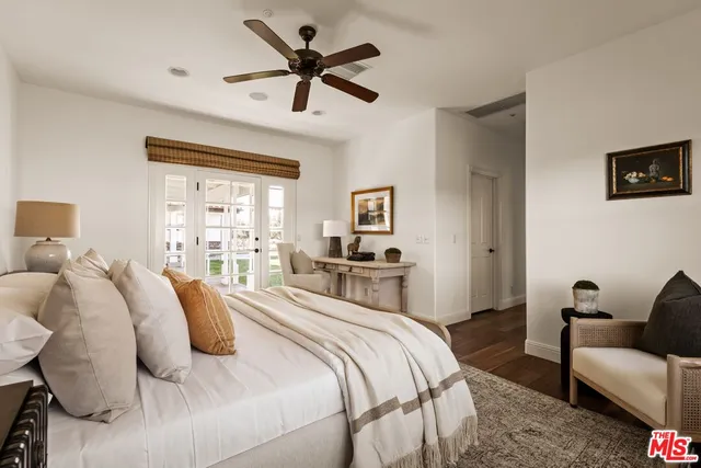 a view of a interior of the house