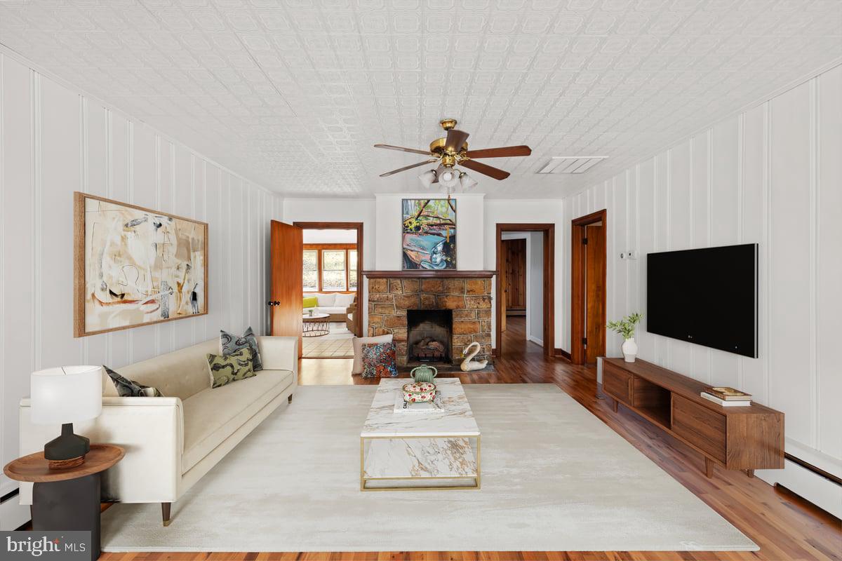1494 Bennys Beach Road Front Royal, VA 22630 - Photo 5 of 53 Living Room Virtually Staged