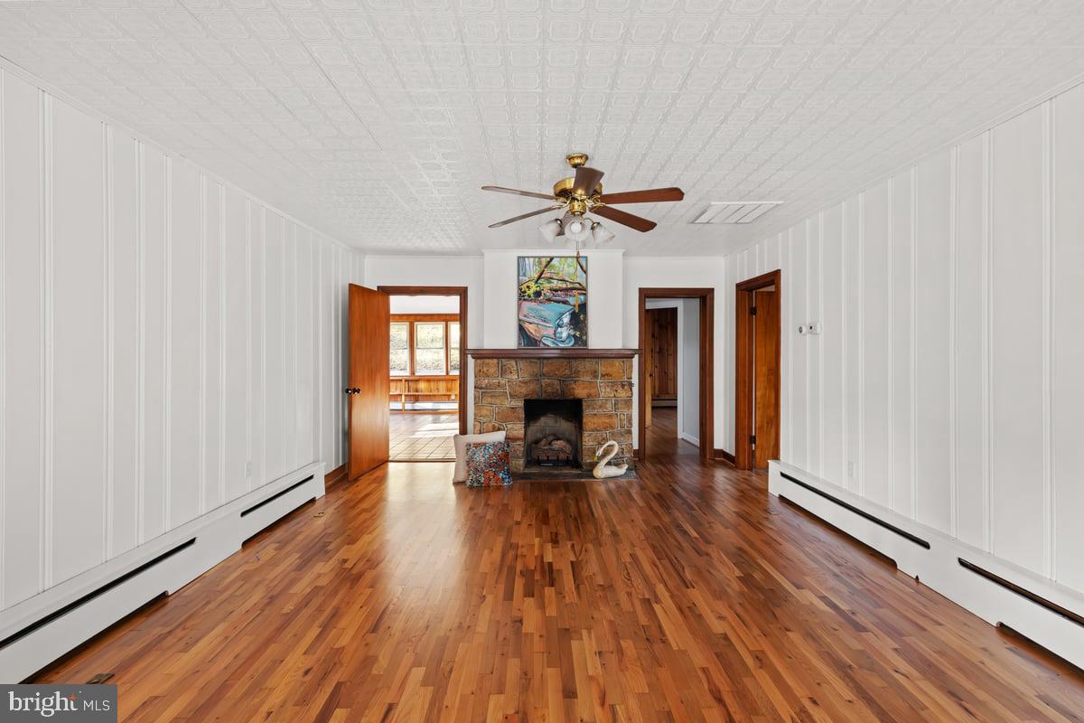 1494 Bennys Beach Road Front Royal, VA 22630 - Photo 6 of 53 Living Room