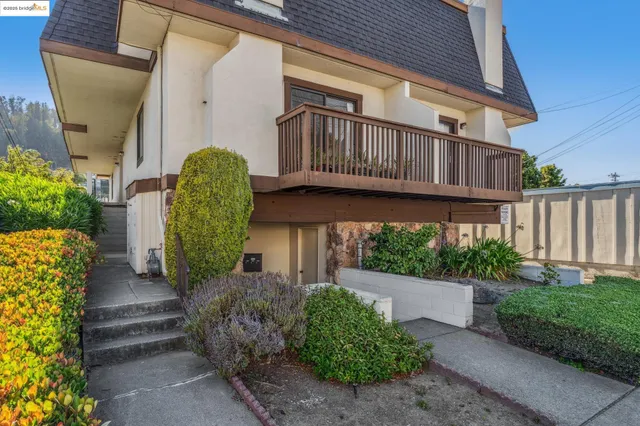 $668,000 | 518 Kains Avenue, Unit 103, Albany, CA 94706