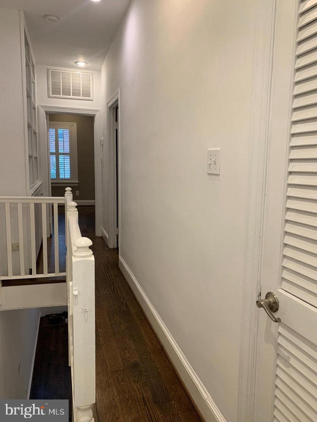 612 C Street Southeast Washington, DC 20003 - Photo 7 of 19 Bright and inviting residential hallway.