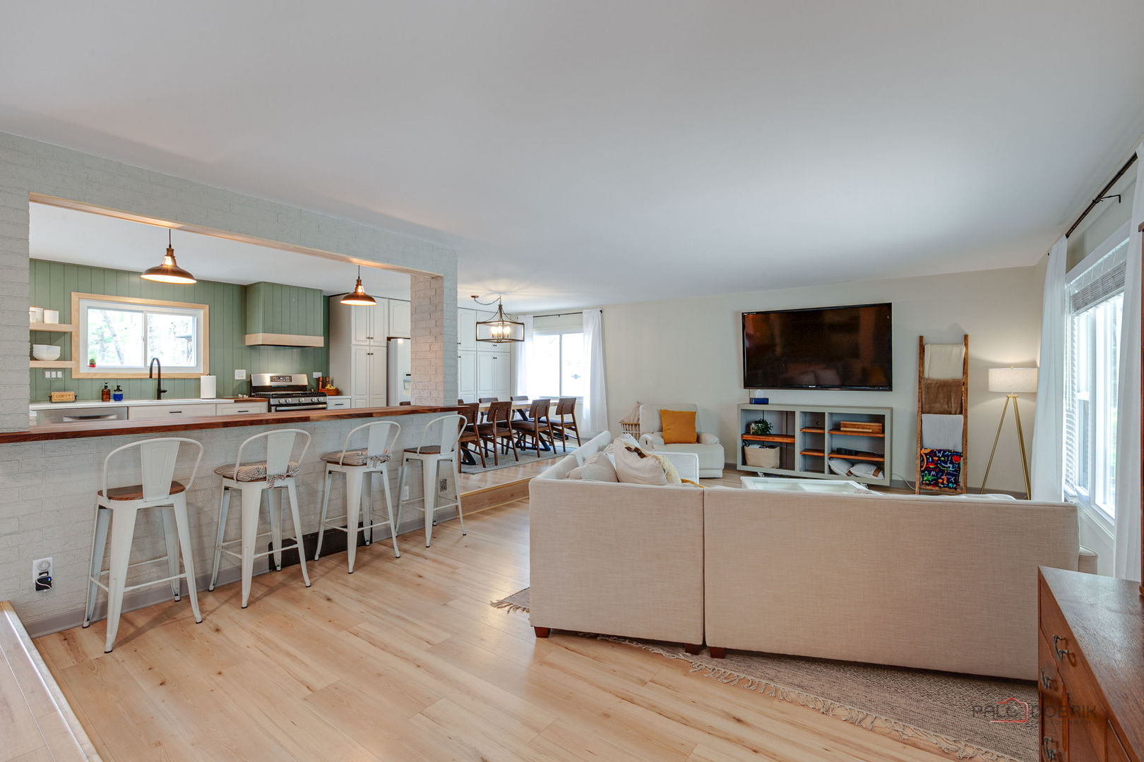 5045 S Road Gurnee, IL 60031 - Photo 5 of 30 Gallery Image 5