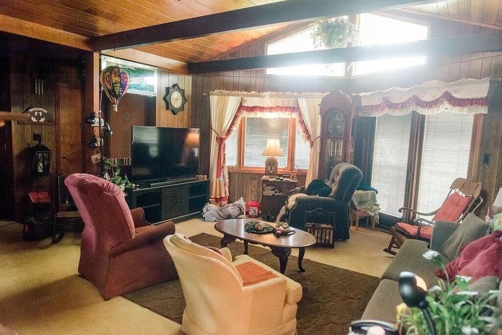 8190 Olsen Road Roanoke, VA 24019 - Photo 3 of 10 LIVING ROOM