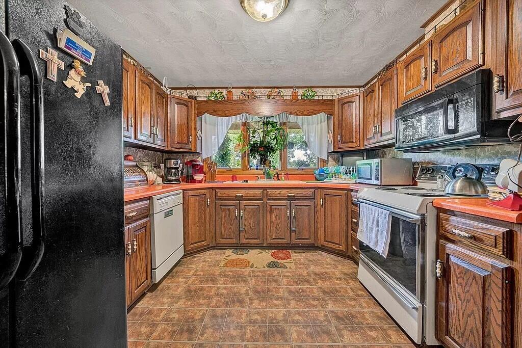 8190 Olsen Road Roanoke, VA 24019 - Photo 7 of 10 KITCHEN