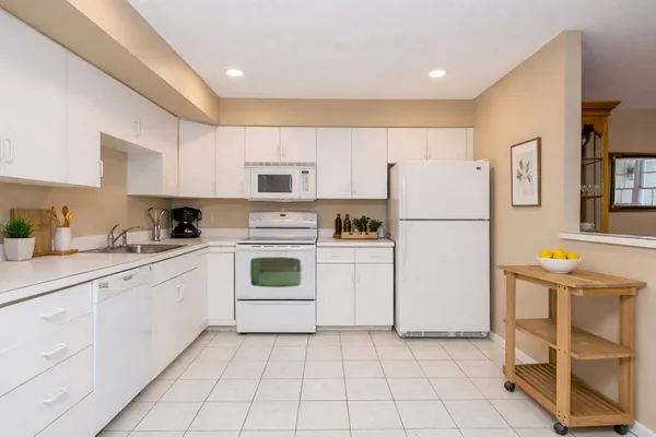 $475,000 | 30 Weatherly Drive, Unit 30, Salem, MA 01970