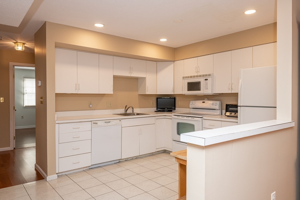 30 Weatherly Drive, Unit 30 Salem, MA 01970 - Photo 15 of 42