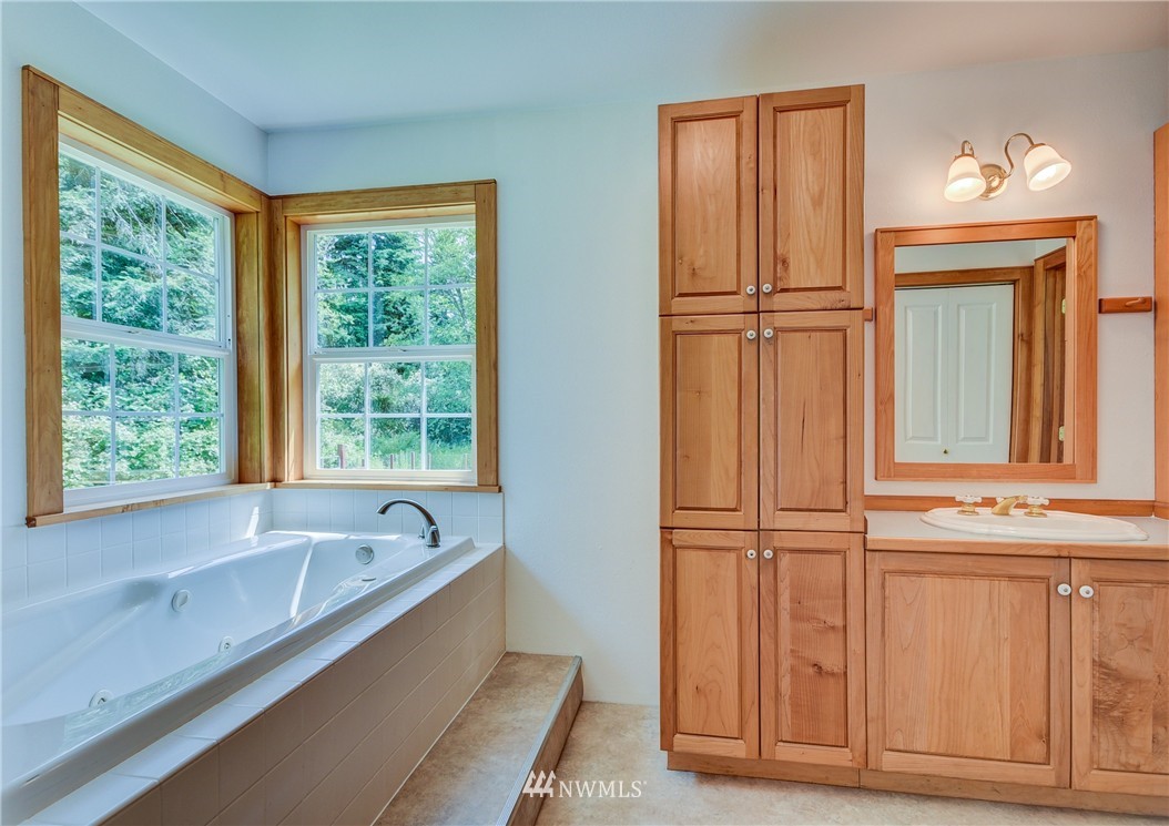 1055 Devries Road Oak Harbor, WA 98277 - Photo 13 of 25 Gallery Image 13
