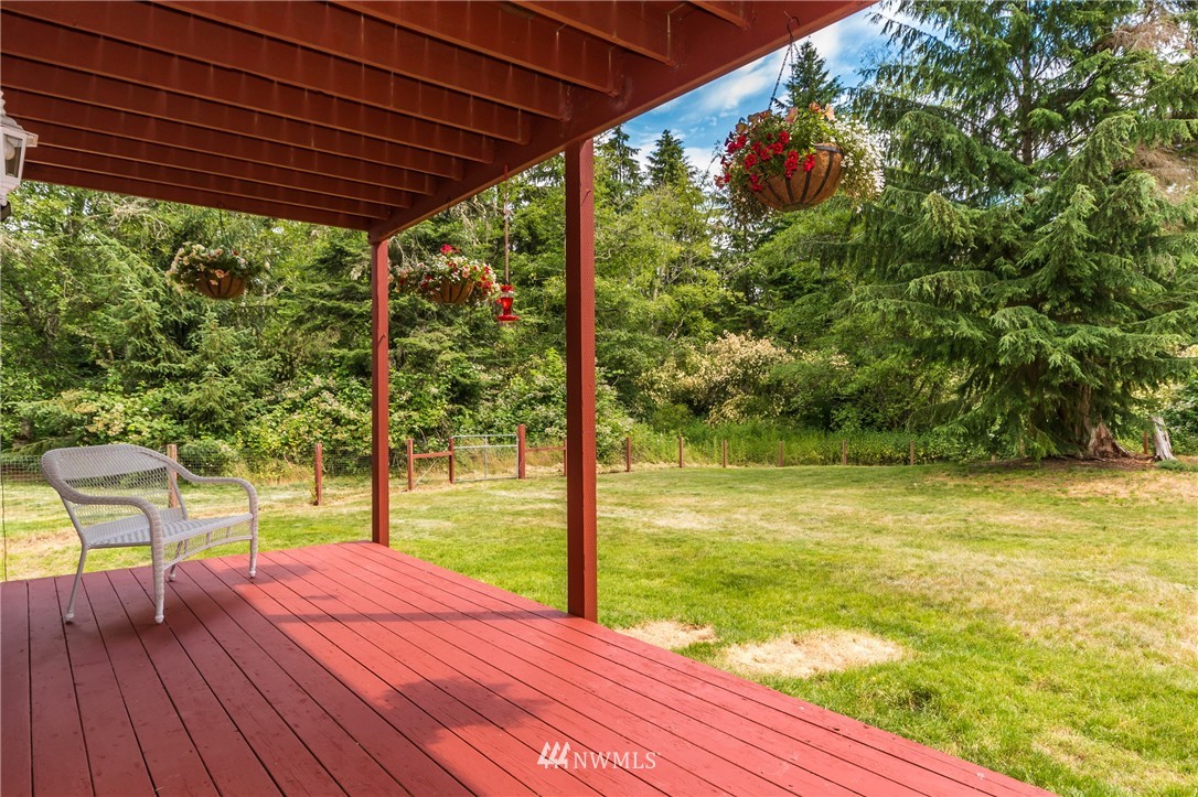 1055 Devries Road Oak Harbor, WA 98277 - Photo 4 of 25 Gallery Image 4