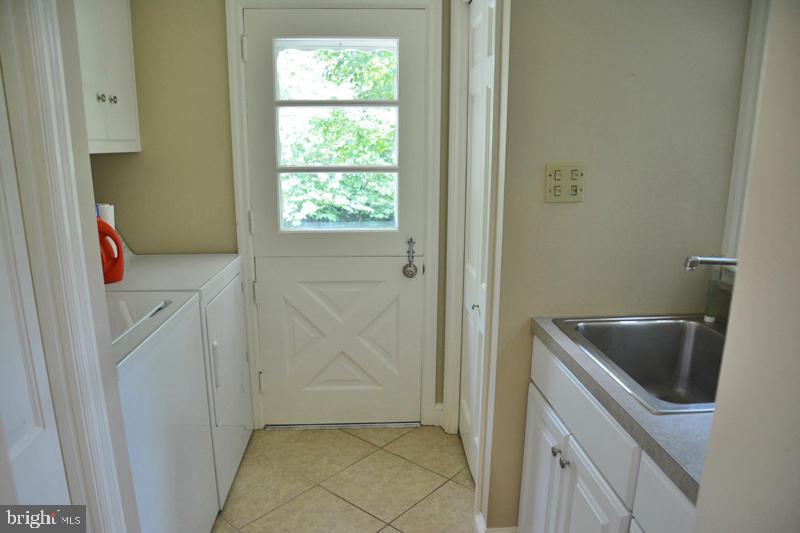 1502 Hillcrest Road Lancaster, PA 17603 - Photo 14 of 36 Gallery Image 14