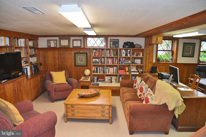 1502 Hillcrest Road Lancaster, PA 17603 - Photo 26 of 36 Gallery Image 26