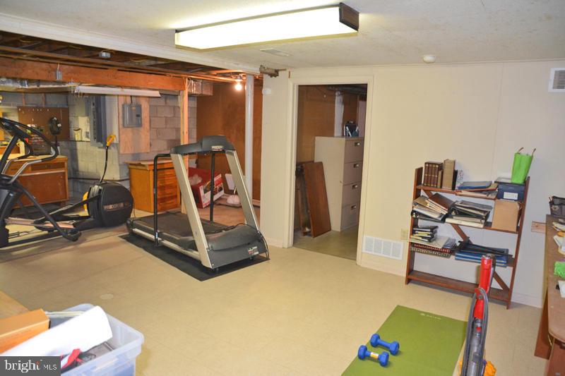 1502 Hillcrest Road Lancaster, PA 17603 - Photo 27 of 36 Gallery Image 27