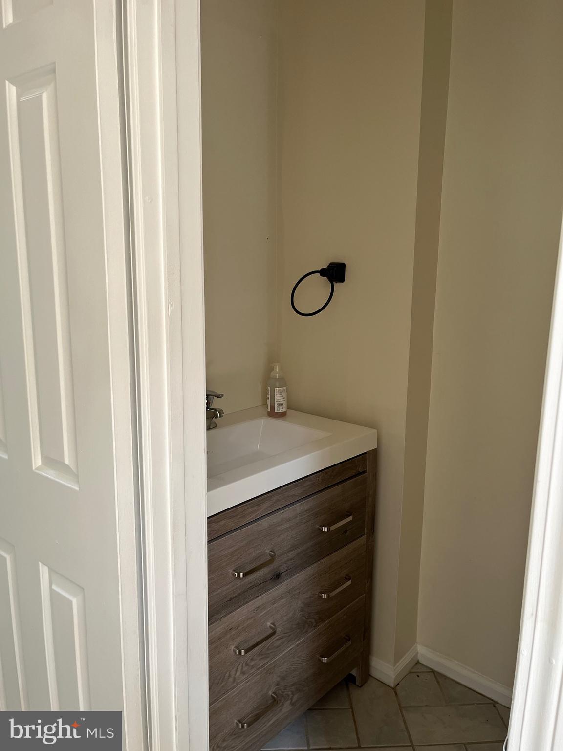 20 Lantern Lane Chesterbrook, PA 19087 - Photo 5 of 22 a bathroom with a sink and mirror