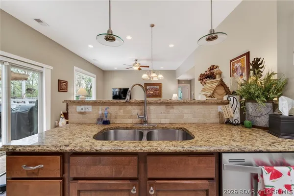 $400,000 | 18 Spirea Point, Lake Ozark, MO 65049