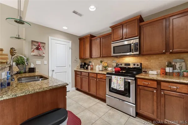 $400,000 | 18 Spirea Point, Lake Ozark, MO 65049