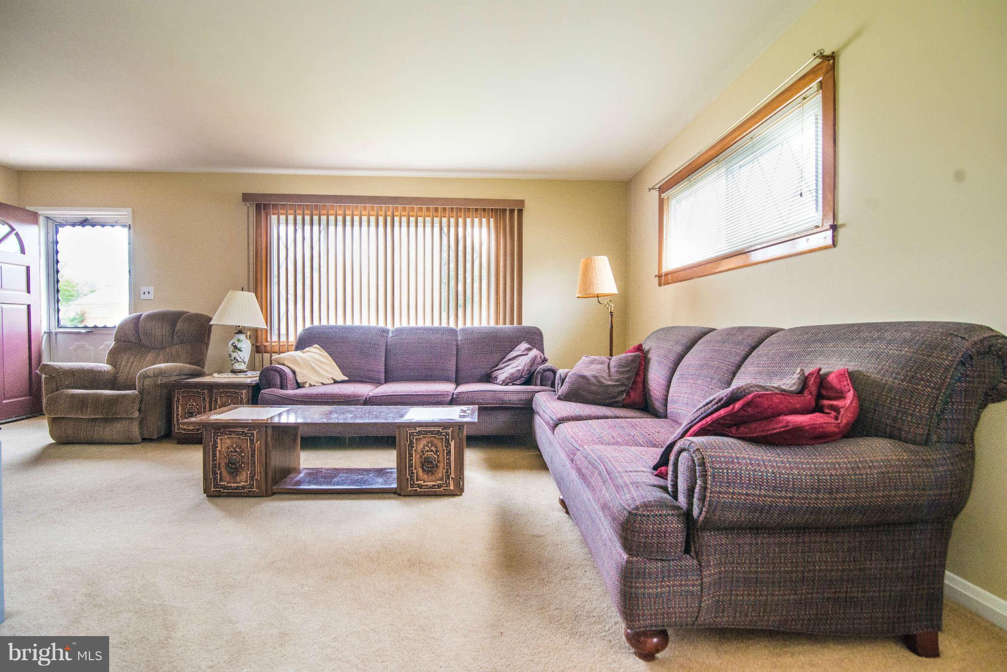 5910 Moorehead Road Baltimore, MD 21228 - Photo 2 of 18 Living Room