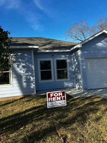 a view of an entrance of the house