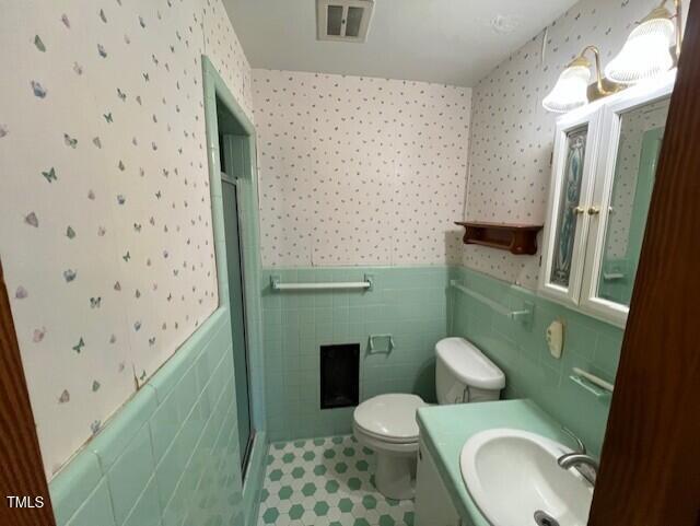 5629 Tabbs Creek Road Oxford, NC 27565 - Photo 31 of 40 a bathroom with a toilet and a sink