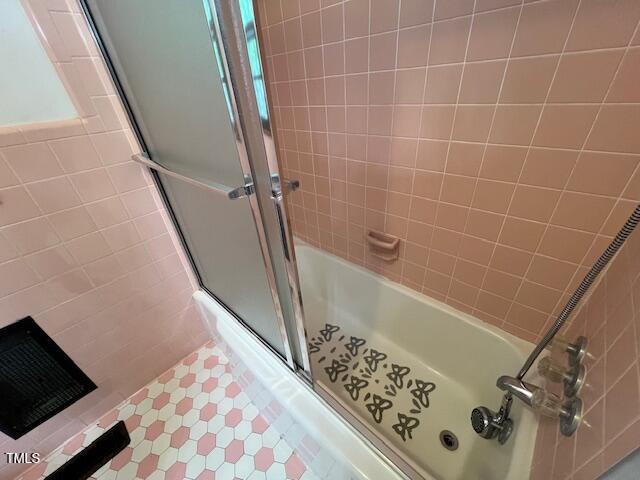 5629 Tabbs Creek Road Oxford, NC 27565 - Photo 34 of 40 a bathroom with a bathtub and a shower