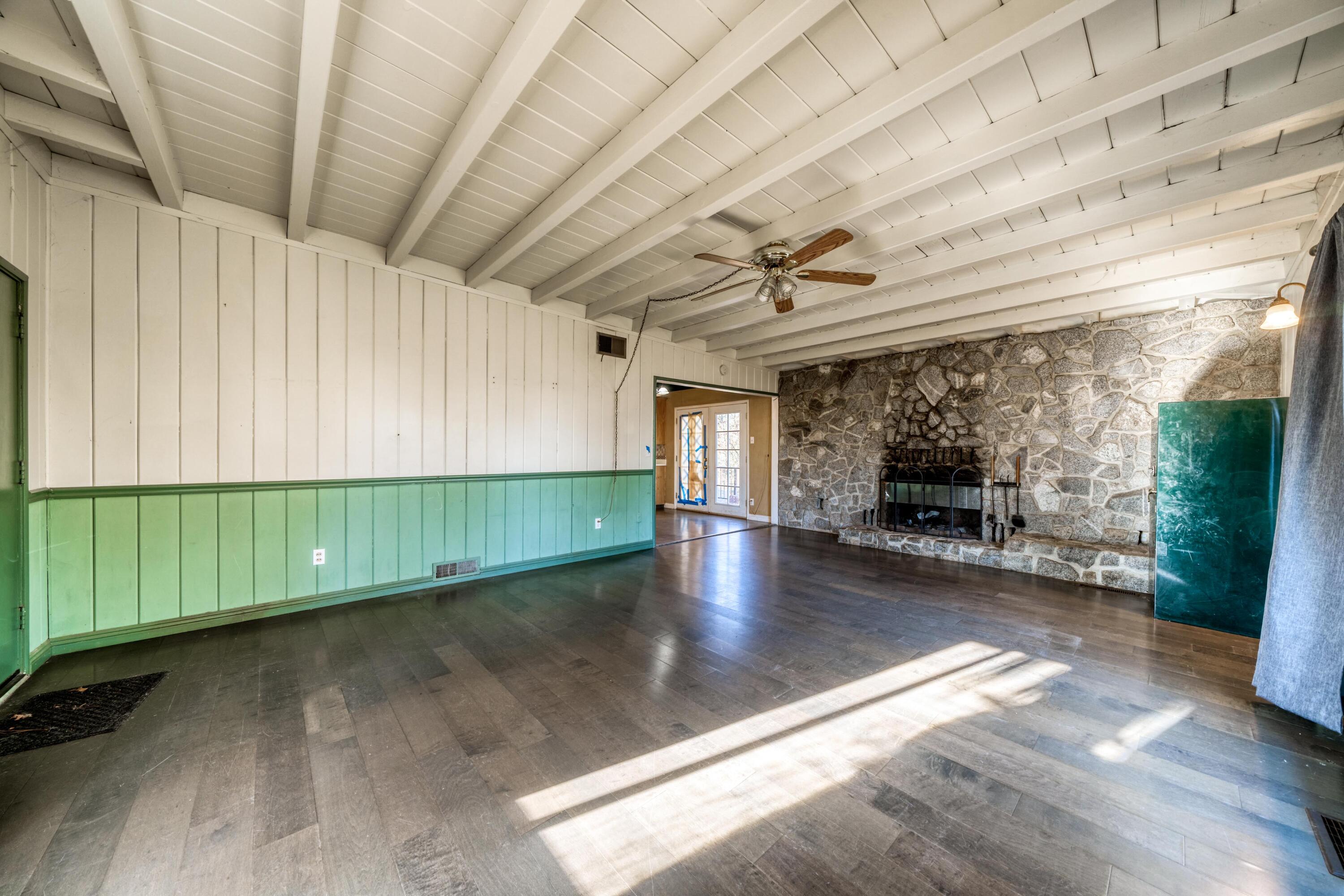 12945 Beltline Road Redding, CA 96003 - Photo 5 of 39 a view of a room with gym equipment