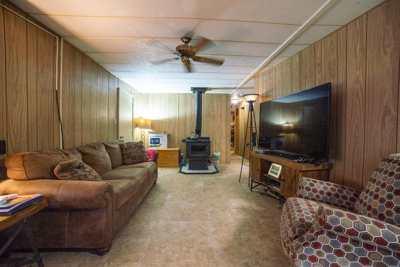15943 Burgess Road La Pine, OR 97739 - Photo 11 of 31 Living Area