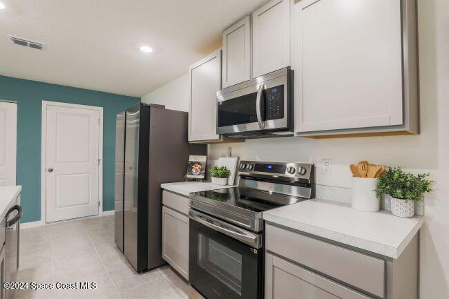 1246 Wakefield Road Southeast Palm Bay, FL 32909 - Photo 3 of 23 2052-LRG-673cb2efe7d90 (1)