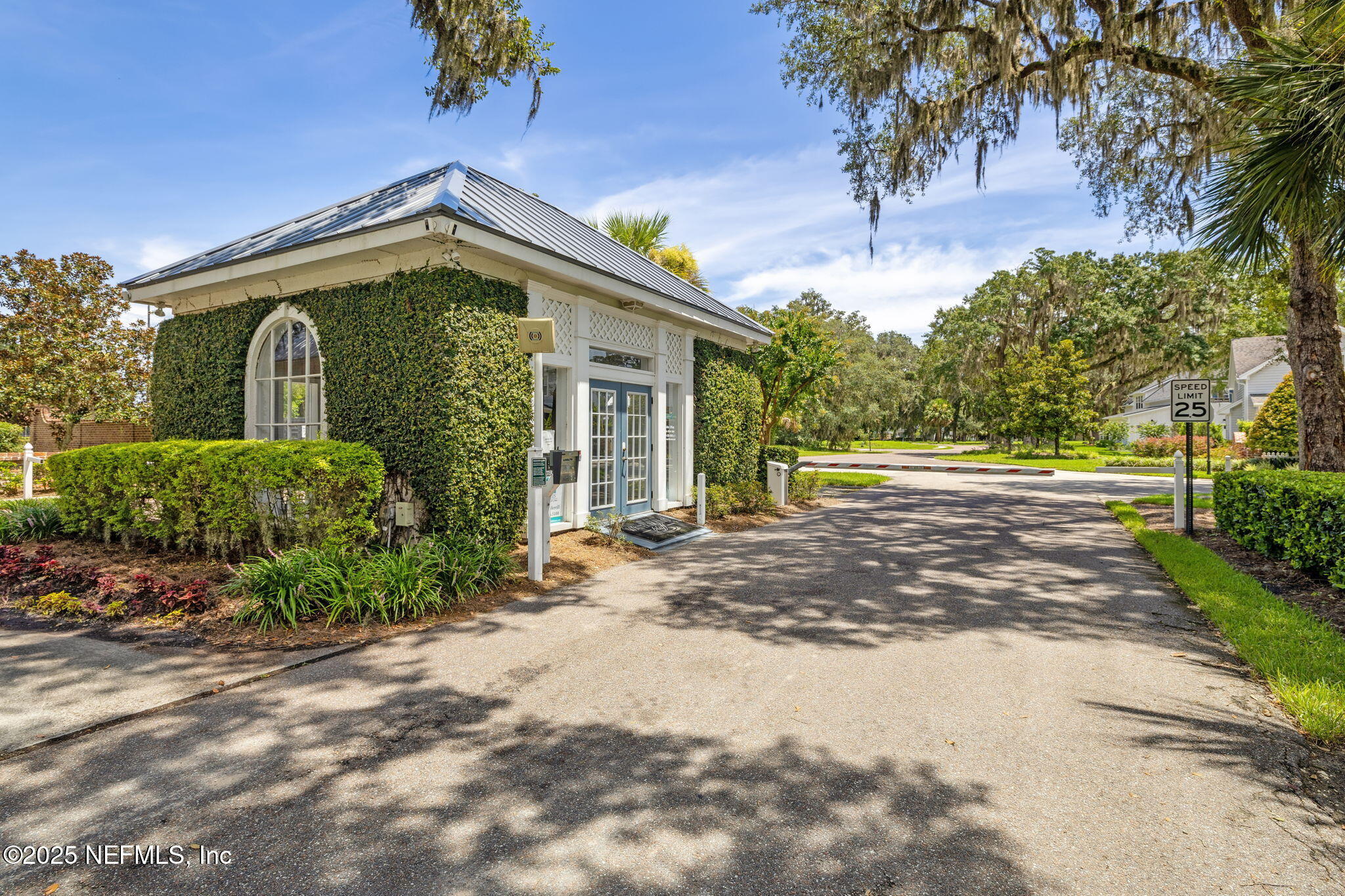 28886 Grandview Manor Yulee, FL 32097 - Photo 5 of 35 a front view of a house with garden