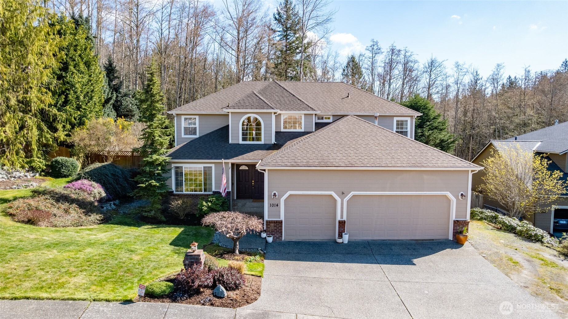 1014 South 38th Place Mount Vernon, WA 98274 - Photo 1 of 39 a front view of a house with a yard and garage