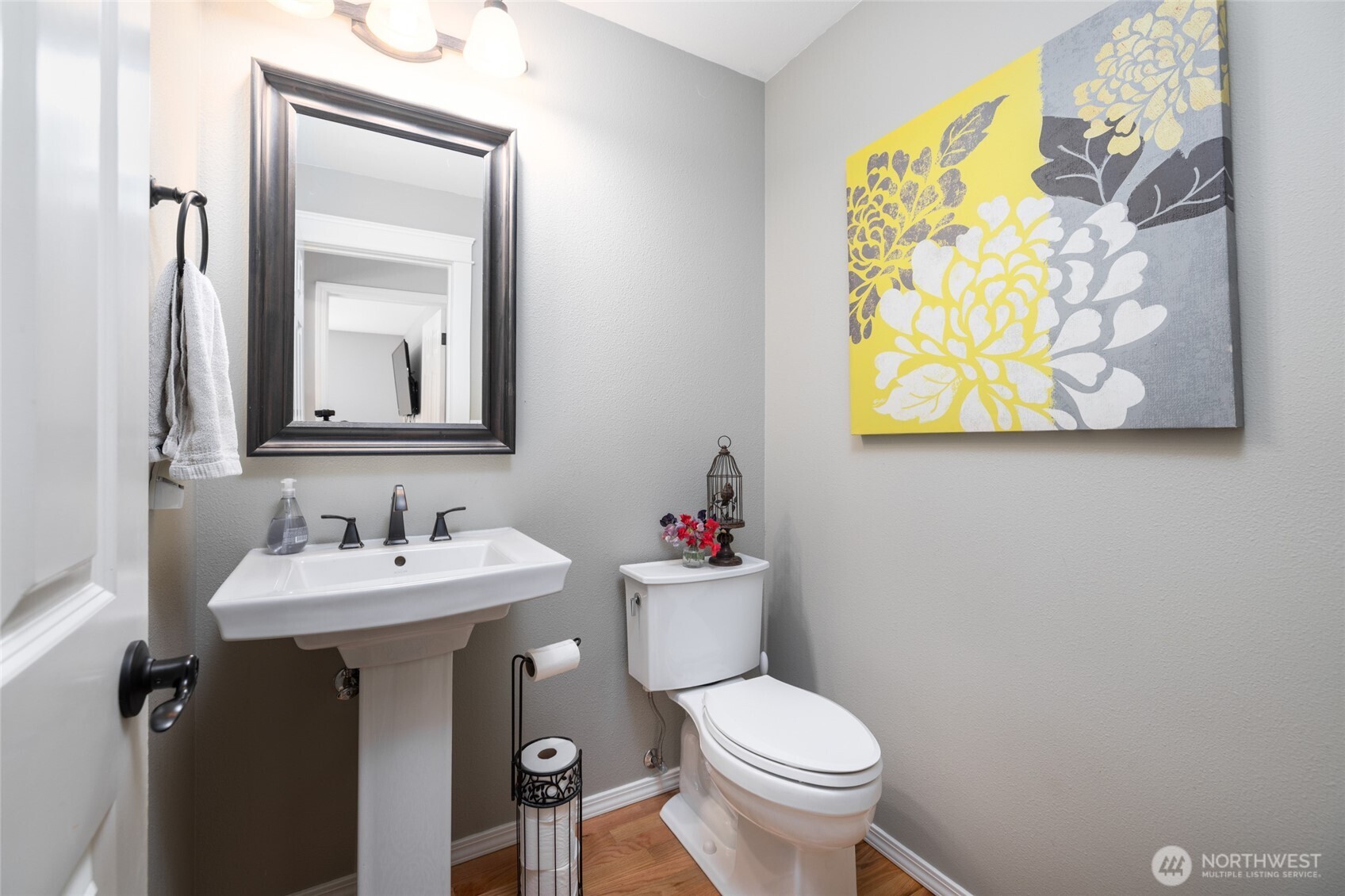 1014 South 38th Place Mount Vernon, WA 98274 - Photo 17 of 39 a bathroom with a toilet sink and mirror