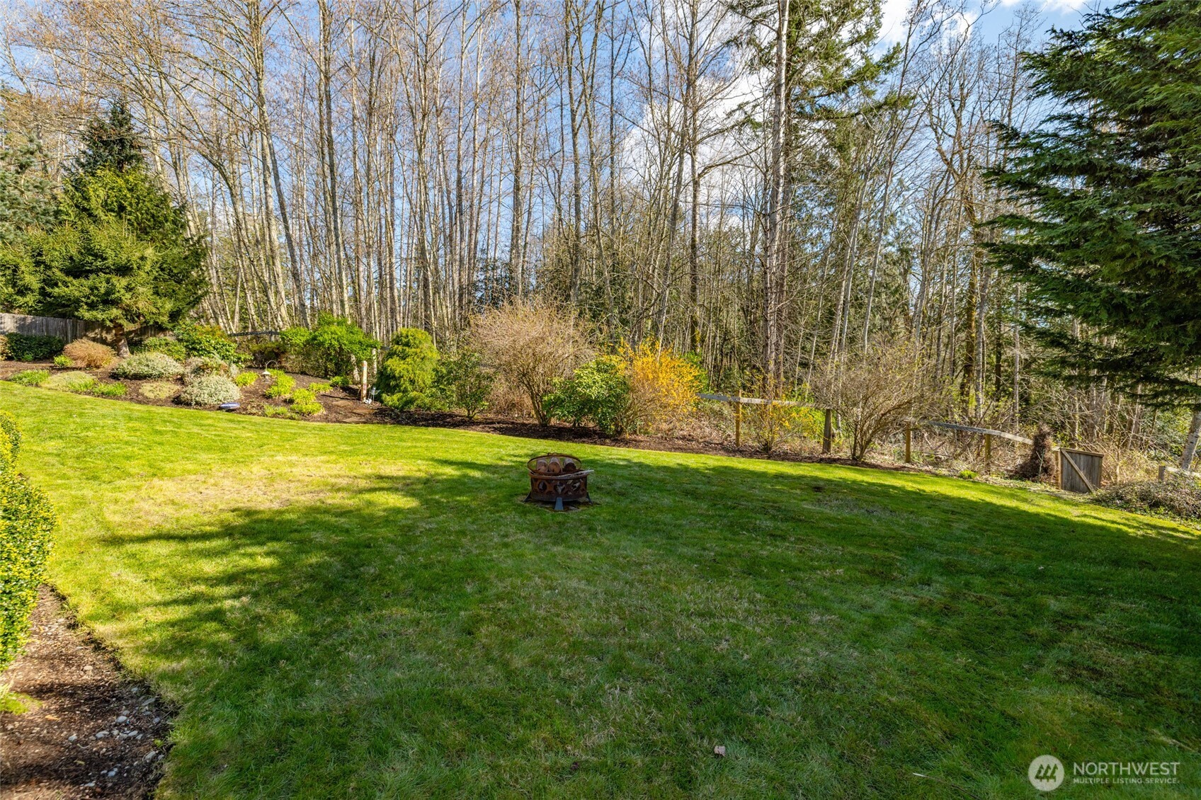 1014 South 38th Place Mount Vernon, WA 98274 - Photo 33 of 39 a view of yard with swimming pool and green space