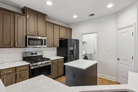 $400,000 | 114 Aria Ridge, Unit 802, Lakeway, TX 78738