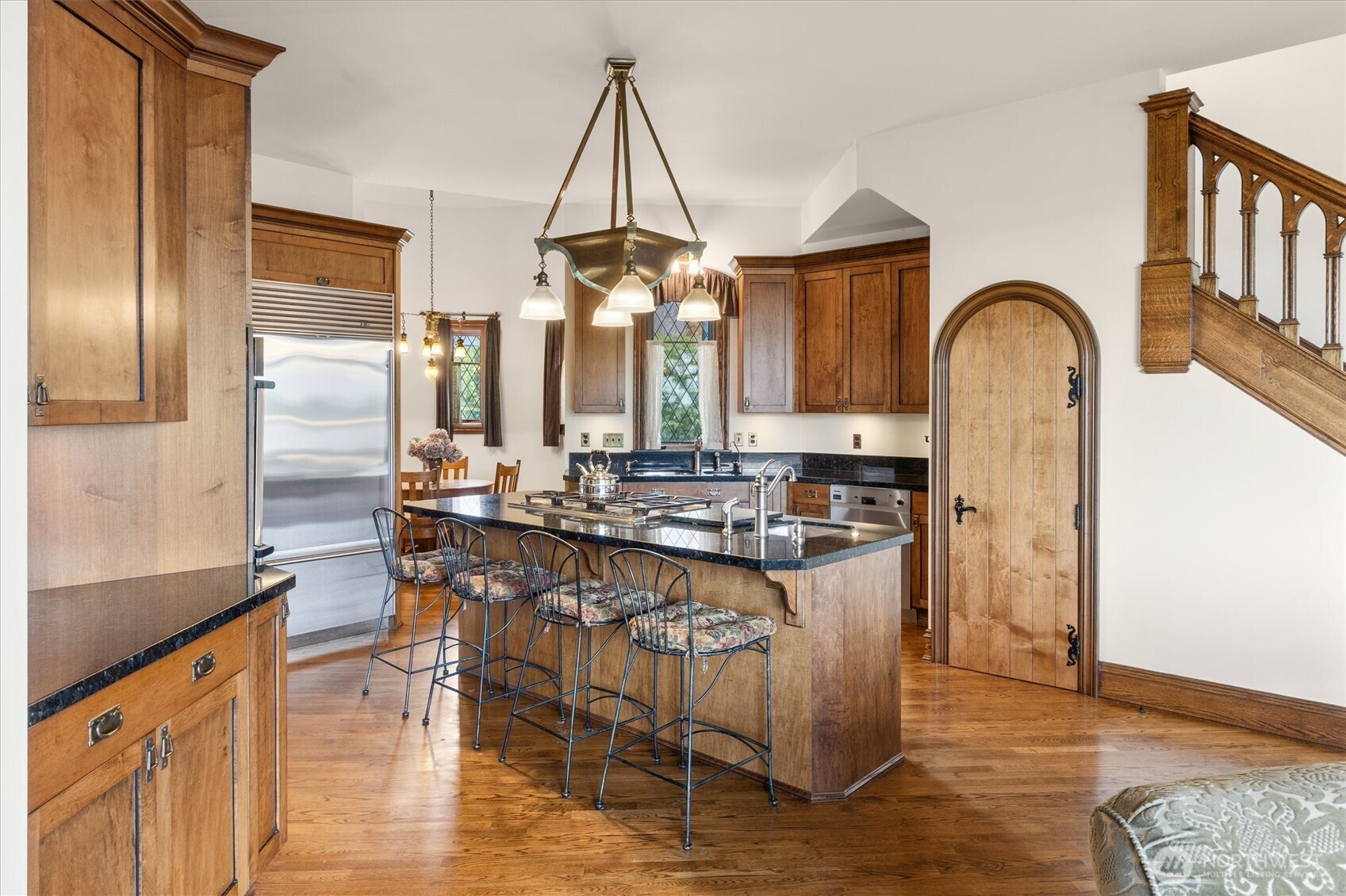4725 West Mercer Way Mercer Island, WA 98040 - Photo 14 of 40