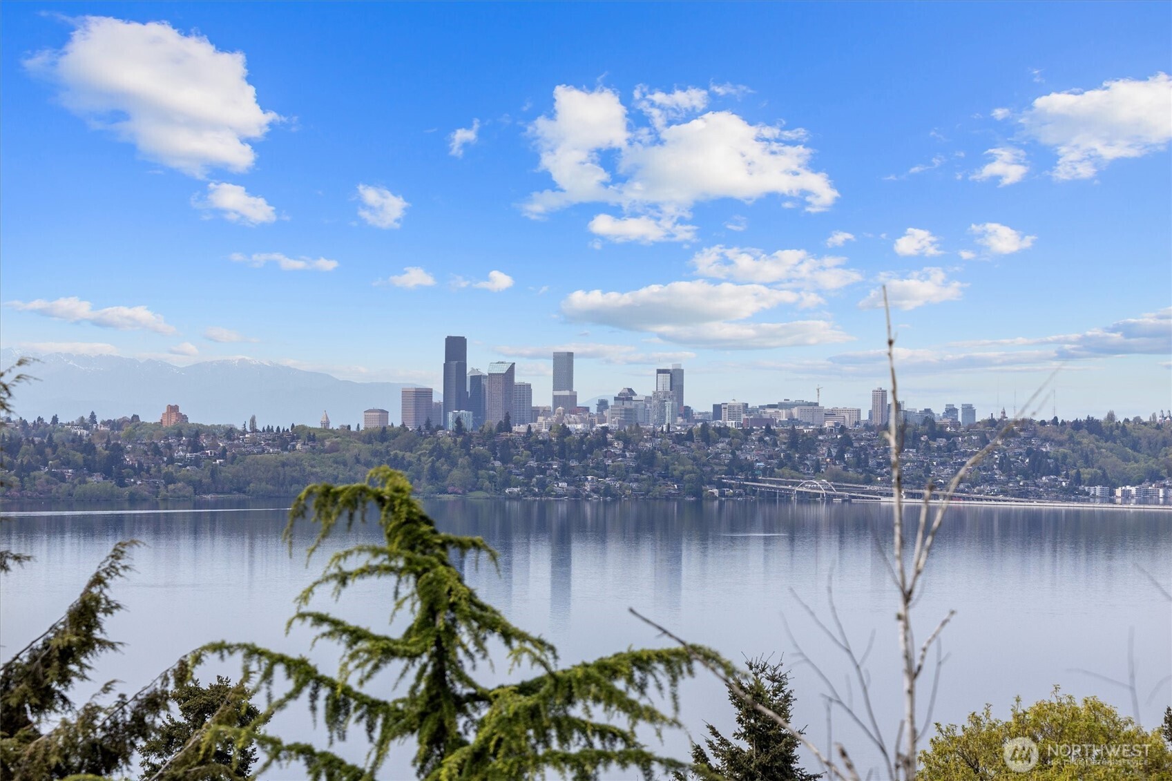 4725 West Mercer Way Mercer Island, WA 98040 - Photo 24 of 40