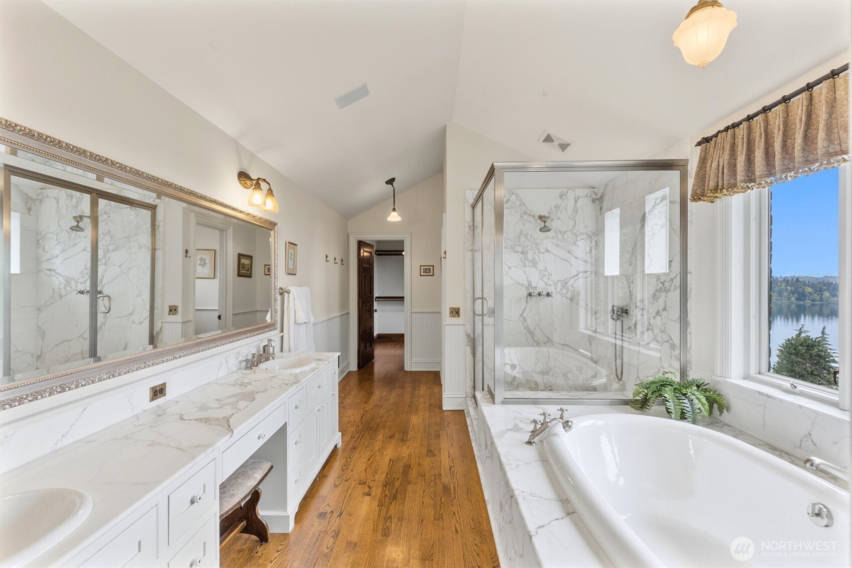 4725 West Mercer Way Mercer Island, WA 98040 - Photo 25 of 40