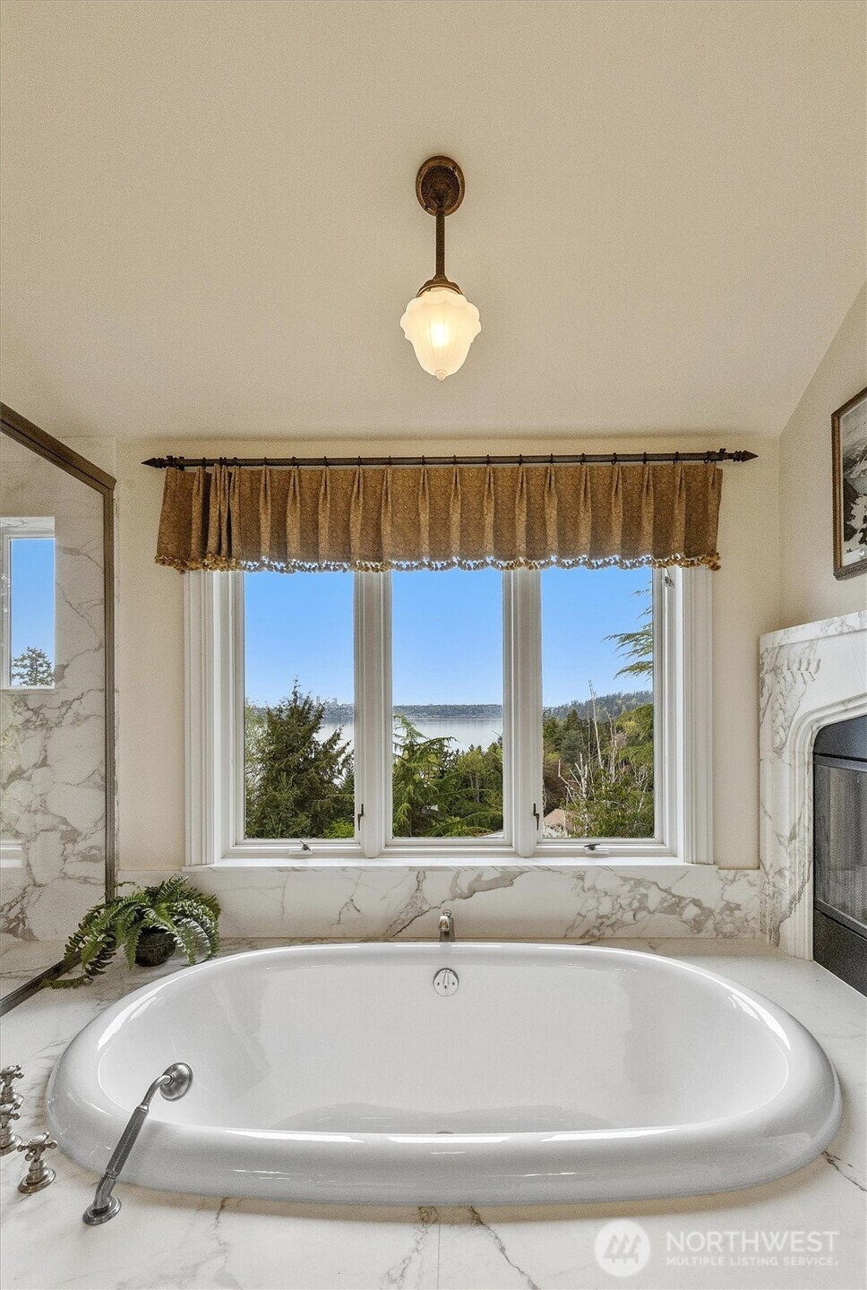 4725 West Mercer Way Mercer Island, WA 98040 - Photo 27 of 40