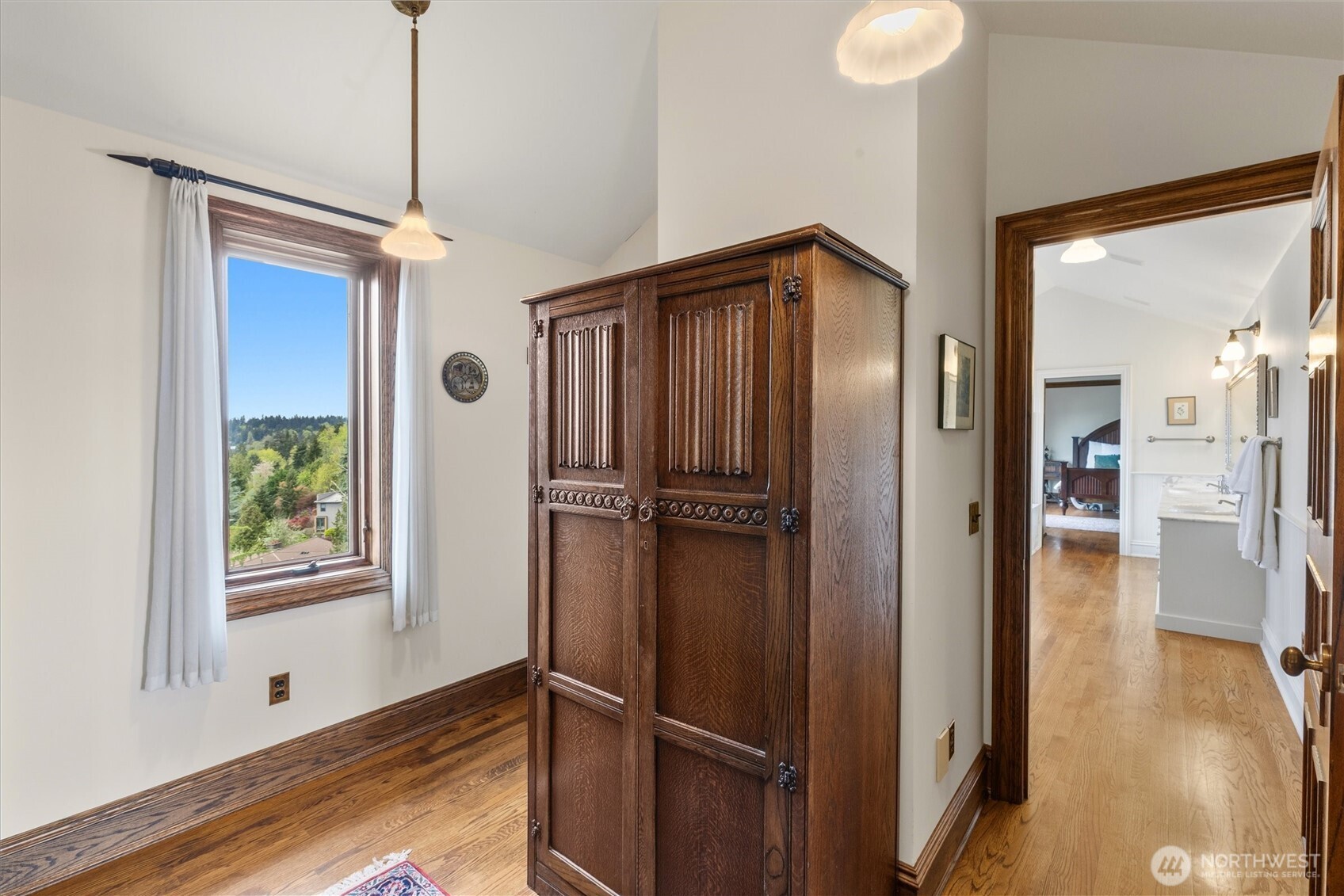 4725 West Mercer Way Mercer Island, WA 98040 - Photo 28 of 40