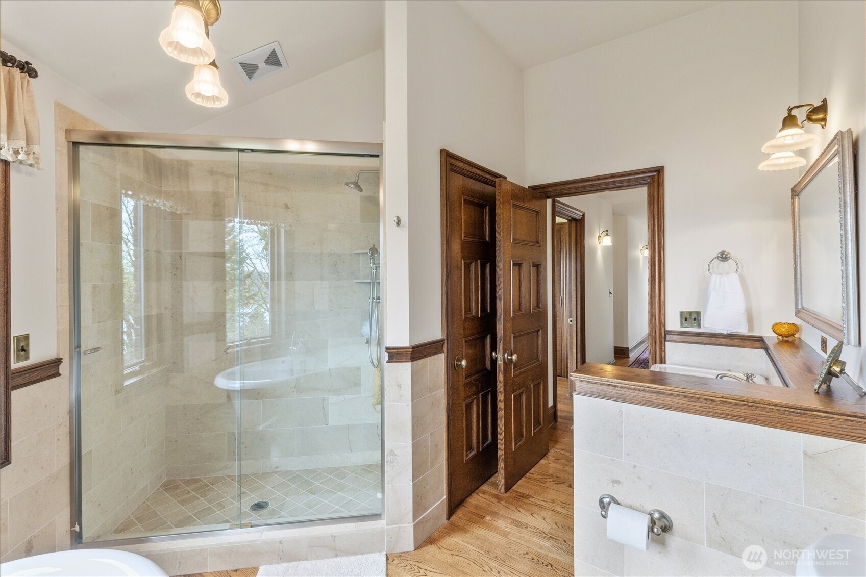 4725 West Mercer Way Mercer Island, WA 98040 - Photo 32 of 40
