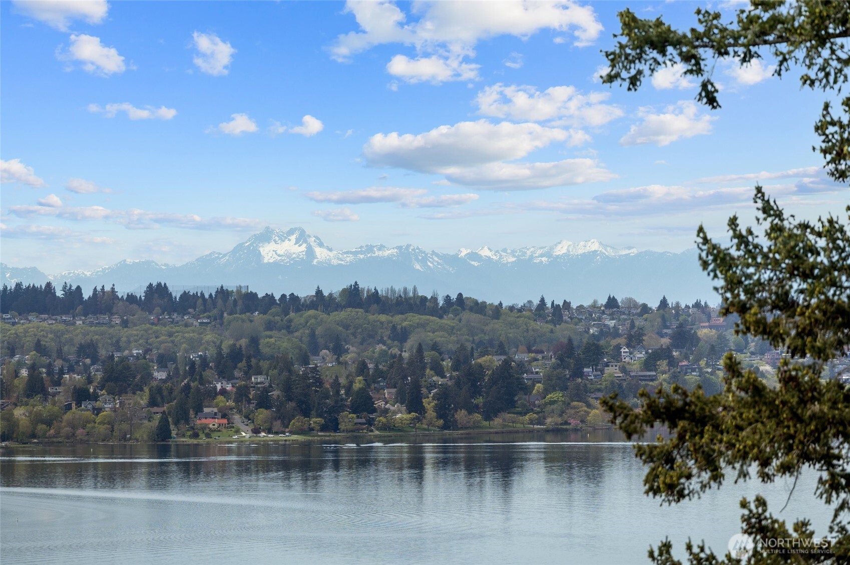 4725 West Mercer Way Mercer Island, WA 98040 - Photo 9 of 40