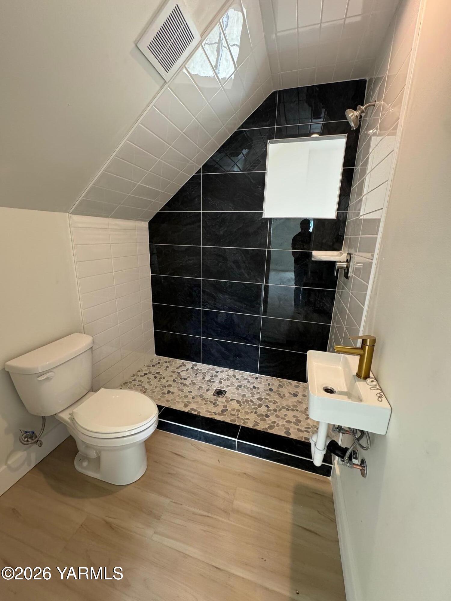 304 6th Street Zillah, WA 98953 - Photo 19 of 29 a bathroom with a toilet and a shower