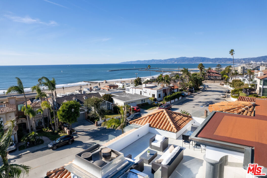7112 Rindge Avenue Playa del Rey, CA 90293 - Photo 22 of 39 an aerial view of multiple house