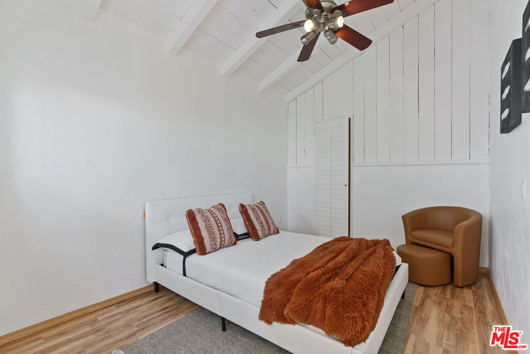 7112 Rindge Avenue Playa del Rey, CA 90293 - Photo 34 of 39 a bedroom with a bed and a chair
