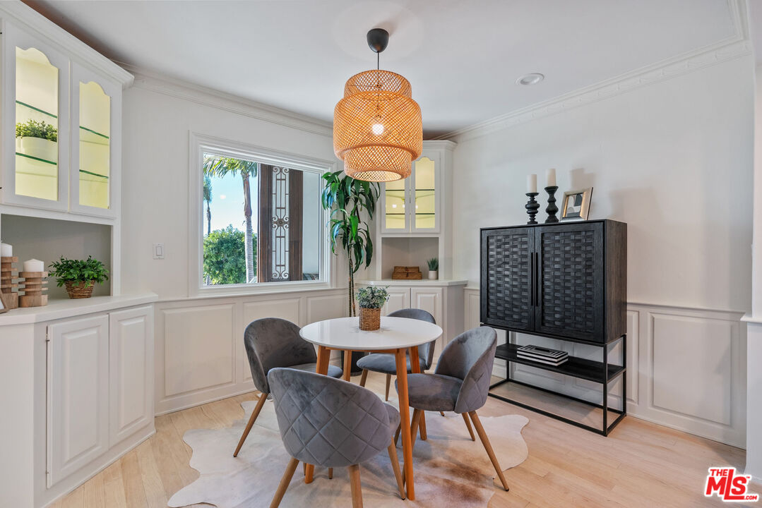 7112 Rindge Avenue Playa del Rey, CA 90293 - Photo 6 of 39 a dining room with furniture and window