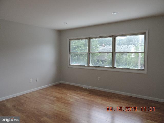 322 Highfalcon Road Reisterstown, MD 21136 - Photo 4 of 15 Living Room