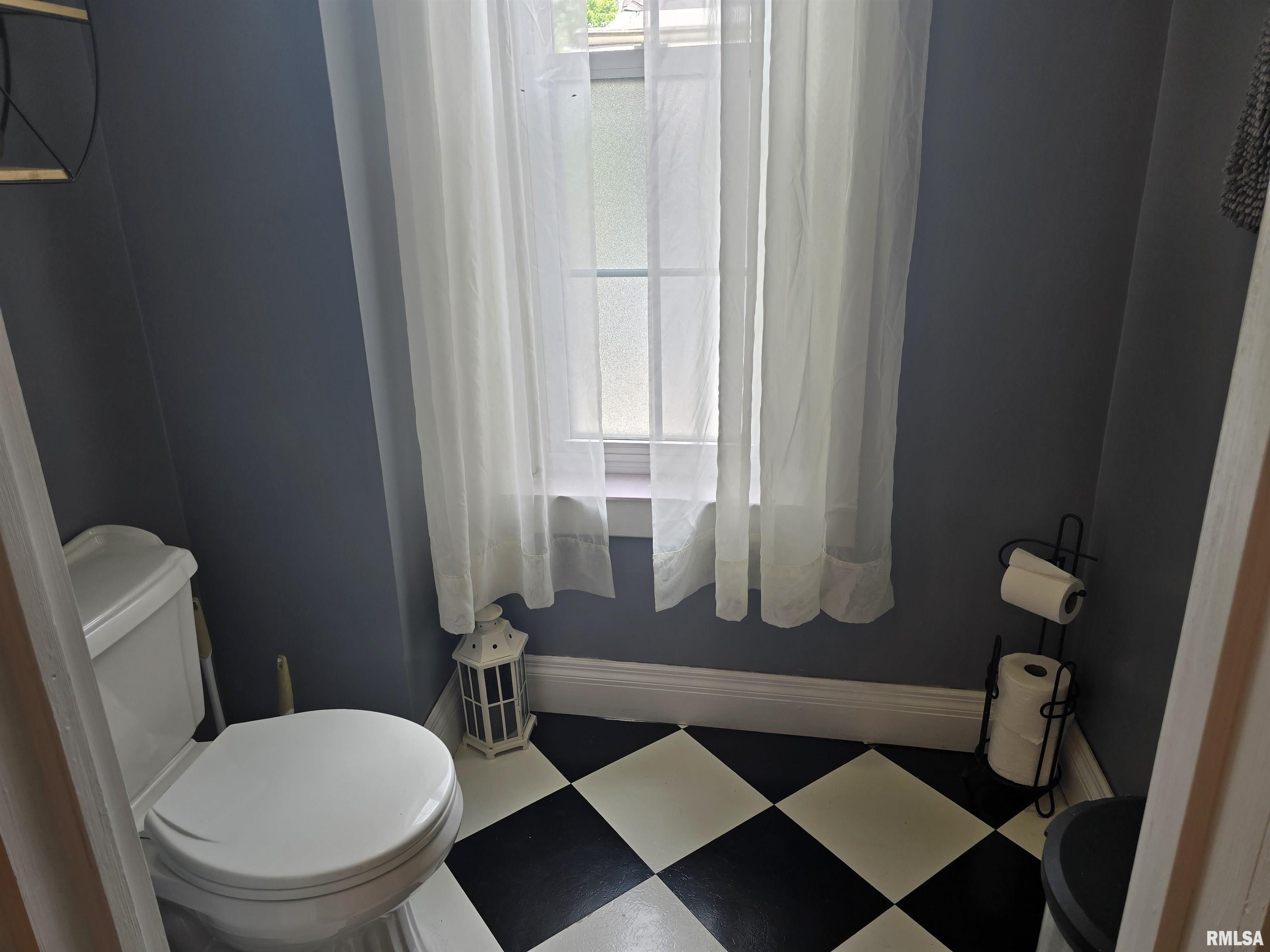239 West Chestnut Street Canton, IL 61520 - Photo 56 of 83