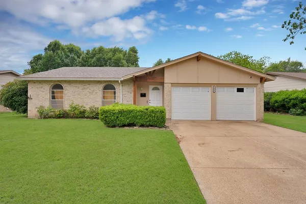 $244,900 | 521 Northwest Ann Lois Lane, Burleson, TX 76028