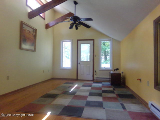 131 Swallow Court Bushkill, PA 18324 - Photo 5 of 14 20190819220615774634000000-o