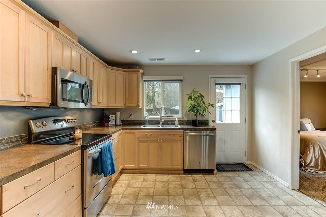20639 Southeast 159th Street Renton, WA 98059 - Photo 8 of 25 Gallery Image 8