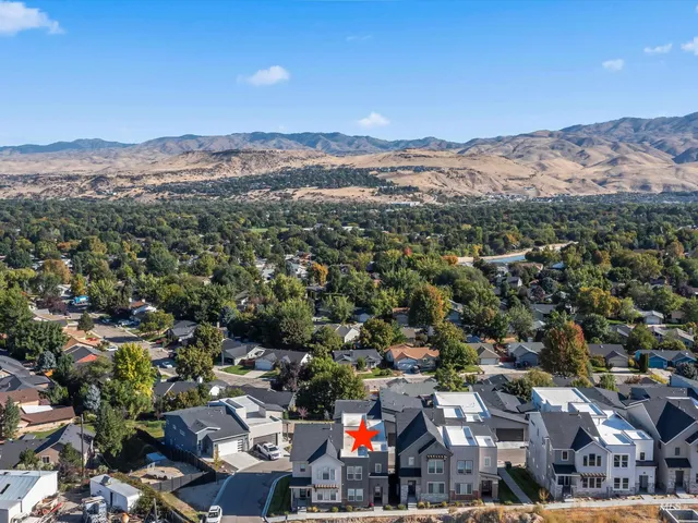 $649,900 | 1251 East Echelon Ridge Lane, Boise, ID 83716