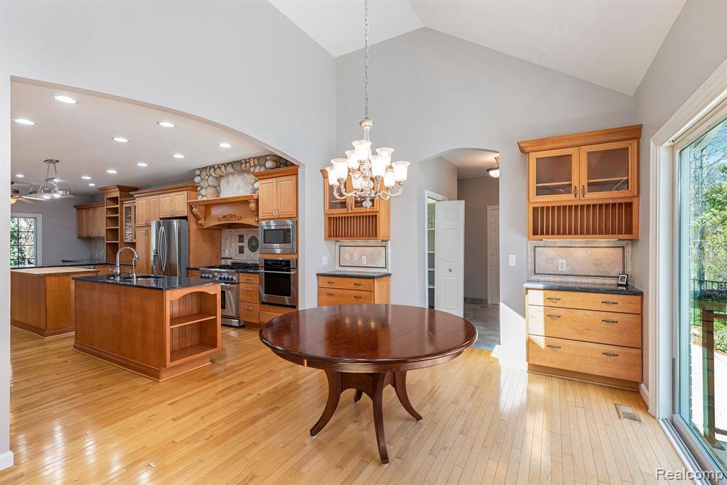 4525 Valley View Point Rochester, MI 48306 - Photo 6 of 49