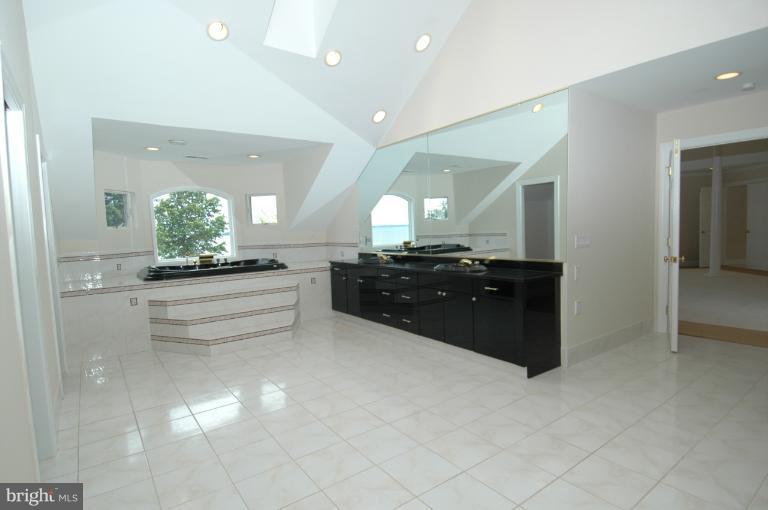 2852 Cox Neck Road Chester, MD 21619 - Photo 23 of 30 Bath (Master)