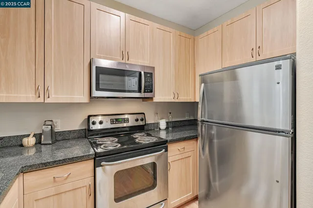 $489,000 | 1121 40th Street, Unit 3307, Emeryville, CA 94608
